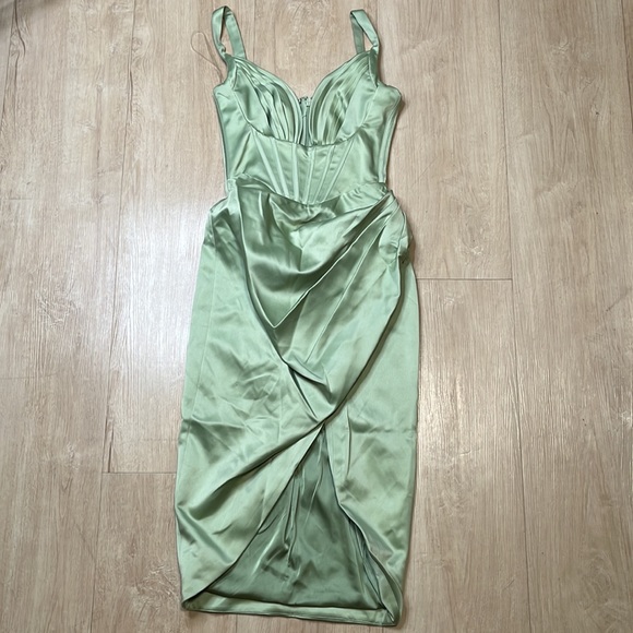 House Of CB Faye Satin Pleated Midi Dress, SIZE SMALL. 0693 - Picture 4 of 11